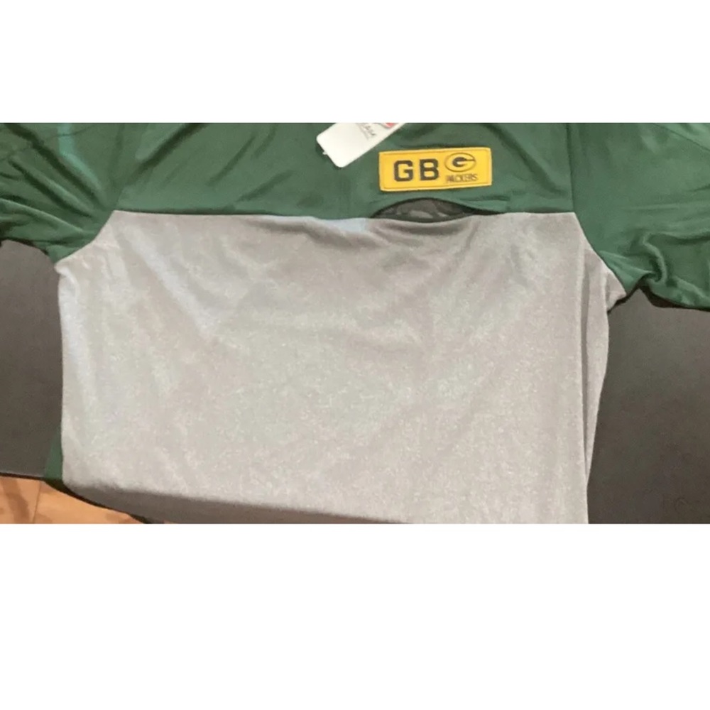 NFL Green Bay Packers 1/4 zip men’s pullover LG. Special Buy Retail is $75.